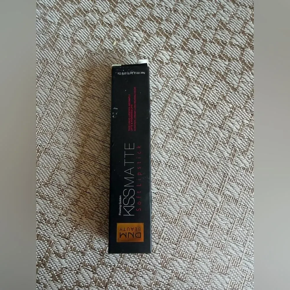 DNM Beauty KisSMatte liquid lipstick in the shade Flowing Golden.NEW